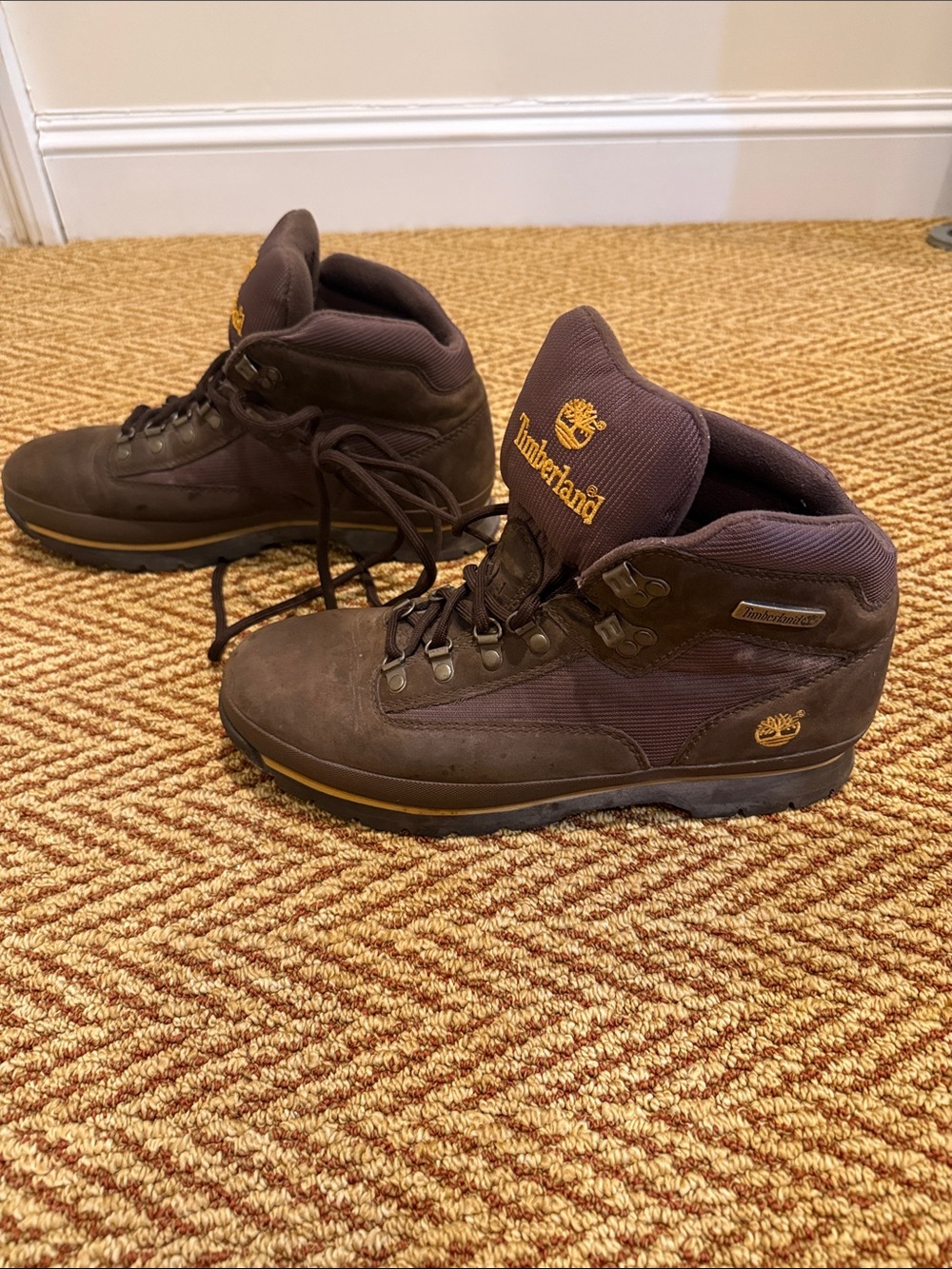 Timberland Men's Dark Brown Lace-Up Leather Hiking Boots with Gold Logo - Picture 3 of 5